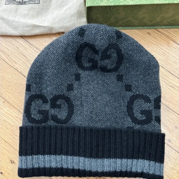 Gucci GG Cashmere Beanie Hat Size Medium - Picture 1 of 5